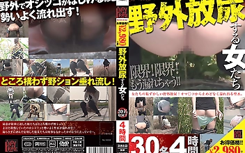野外放尿する女たち