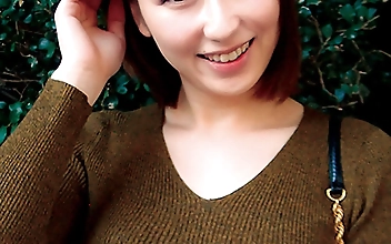 Gカップメロン乳の持ち主！可愛いのに手マンした指をペロペロ舐めてくれる尽くす系女子大生！